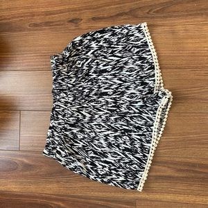 Adorable black/white poly Fabric Shorts, small, trim accent. no wrinkle